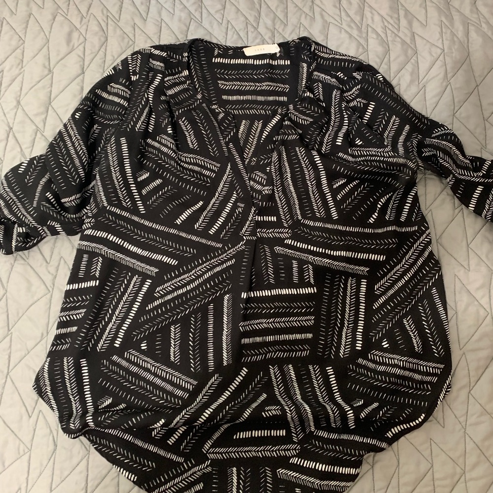 Lush black and white blouse